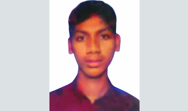 মিরসরাইয়ে মহাসড়ক পার হতে গিয়ে প্রাণ গেল আরিফের: মাত্র এক মাসের চাকরিজীবন,ঘরে ফিরল না আর